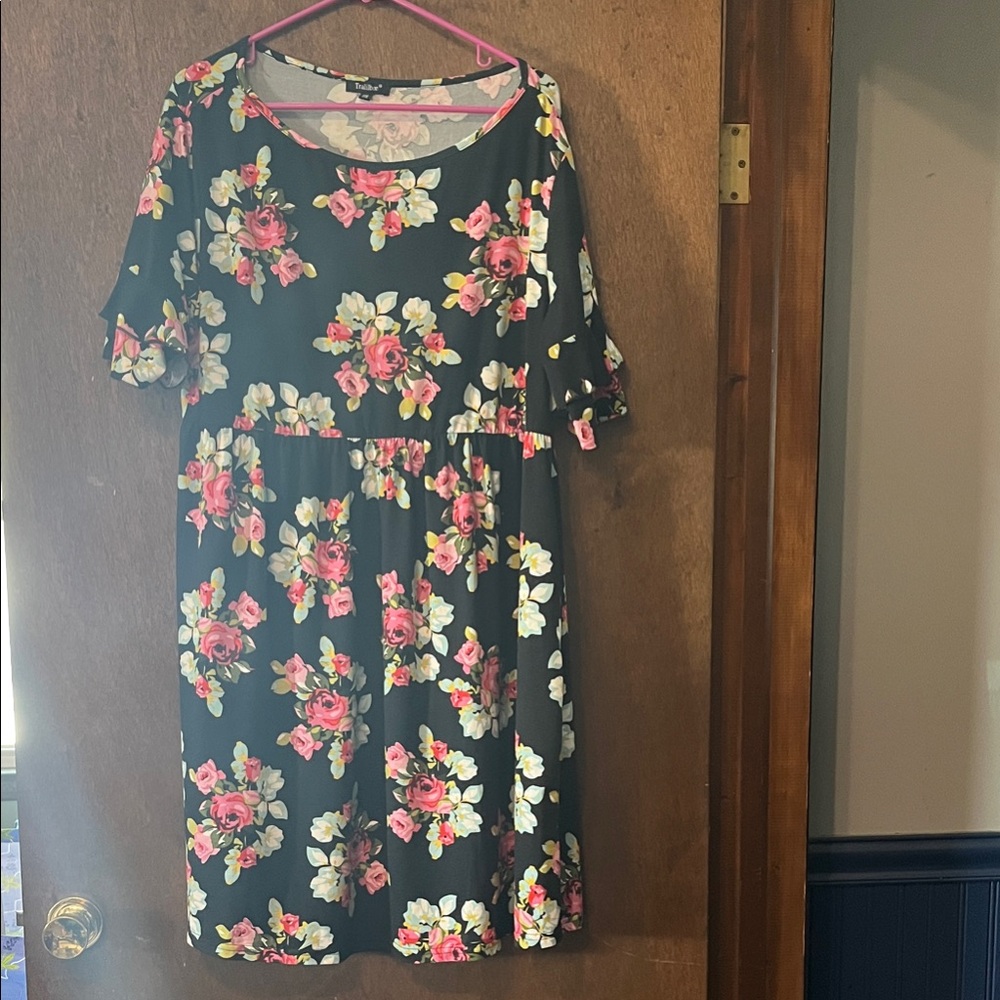 Chic Black Floral Midi Dress